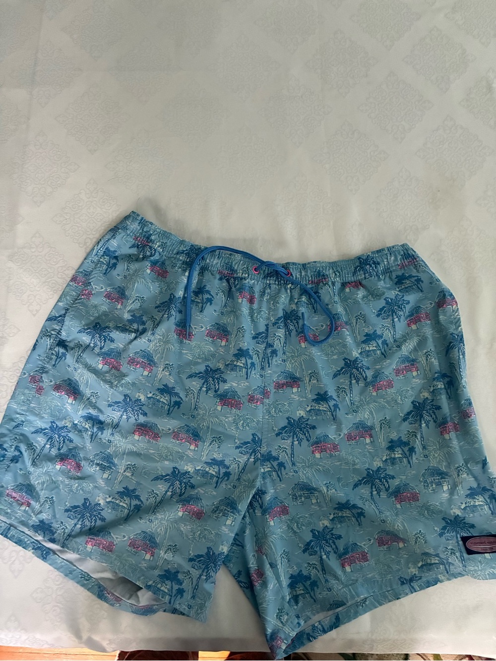Vineyard Vines excellent condition 2XL with pouch